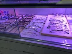 -提一眼镜·蔡司·依视路(小寨店)