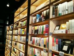 -猫的天空之城概念书店(杭州南宋御街店)