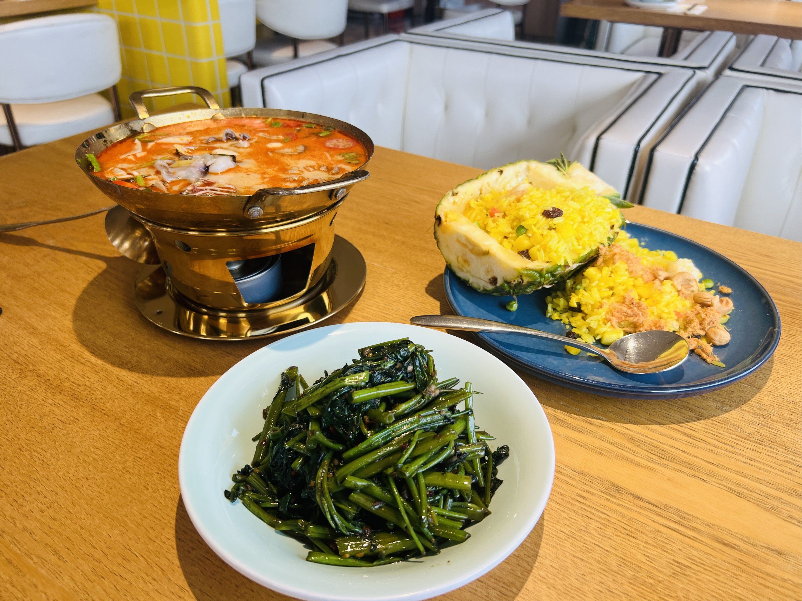 位置就在五道营胡同口很好找.就餐环境也还可以