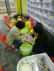 -泥娃娃DIY陶吧(易生活购物公园店)