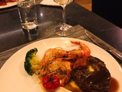 碳烤菲力牛排配土豆泥及红酒汁-WOLFGANG PUCK KITCHEN & BAR(迪士尼小镇店)