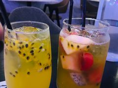 -樱花里音乐餐吧·牛扒椰子鸡(东圃店)