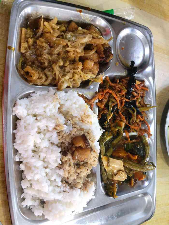 志同街盒饭-"出租车都知道的地方,老店,吃的人很多,经.