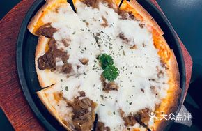Thin-Crust Beef Pizza