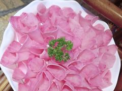 -老牌坊云南鱼豆花火锅(爱建店)