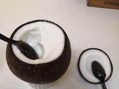 -志龙皇冠吃货椰子铺