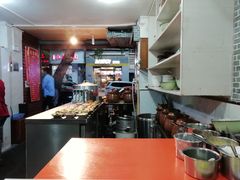 -董哥山城碗碗香(美专校街店)