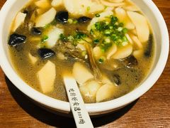 松茸菌菇巴沙鱼-渝是乎酸菜鱼(龙旗购物中心店)