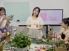 -群丽化妆摄影美甲纹绣培训学校