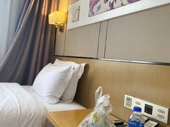 -悦季酒店(广州三元里地铁站店)