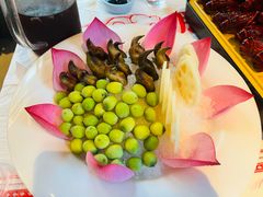 -肥肥虾庄·金牌油焖大虾(汉街SKP店)