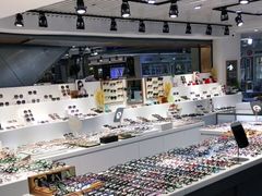 -宏宇眼镜蔡司依视路折扣店(兆佳眼镜城店)