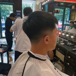 -东方先生国潮男士理发馆