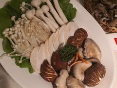 菌菇拼盘-左庭右院鲜牛肉火锅(浦江欢乐颂店)