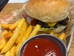 经典牛肉汉堡-ZEMOCAFE·FUSION FOOD(西交利物浦店)