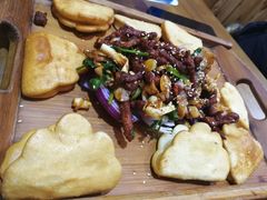 东镇烤三味-老东镇啤酒屋海鲜加工·蒸汽海鲜·海鲜烧烤(台东店)