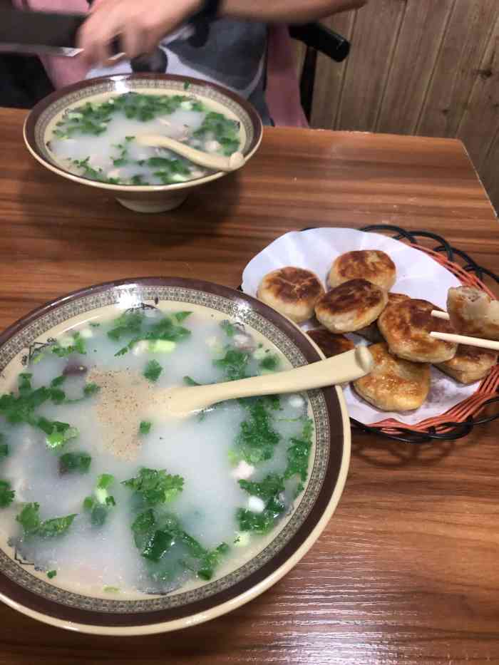 铁岭火勺羊汤-"[薄荷]环境: 环境就是那种家庭式的小店.