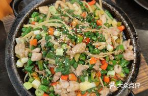 Stone Pot Spicy Rabbit with Green Chili