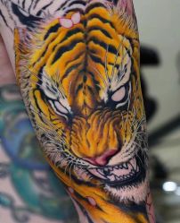 -猛子刺青纹身店