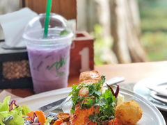 -Chom Cafe and Restaurant