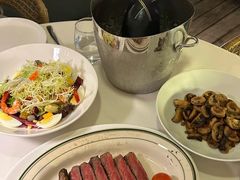 -MONICH牛排融合餐厅(和义大道购物中心店)