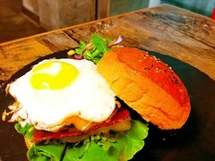 -HIGH FIVE哈福手工汉堡(桂林路店)