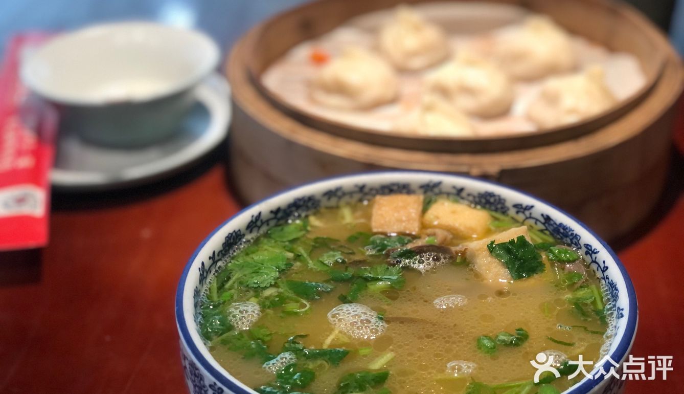 想吃包子的一天，汤包与鸭血粉丝汤的绝配