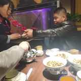 干净明亮，进门让人舒畅。服务：服务主动热情