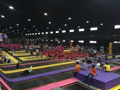 -嘿哟动霸CHUA·新潮玩运动娱乐中心·蹦床滑冰团建乐园