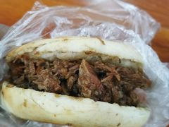 烧饼夹牛肉-老西关黄老太牛肉烧饼