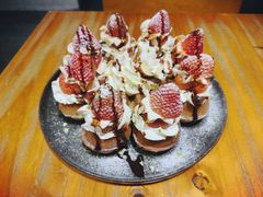 草莓忌廉华夫饼-BE BRIGHT KITCHEN(正佳广场店)