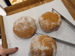 草莓奶油芝士面包-巴黎贝甜(大宁国际商业广场店)