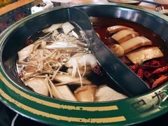 菌汤鸳鸯锅-巴隆门重庆老火锅(太湖路店)
