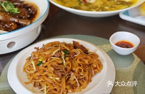 Premium Dry-Fried Beef Rice Noodles