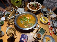 -野山舂·贵州现舂酸汤火锅(鸿通城店)