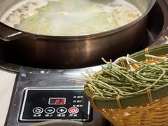 -喃喃椰·糟粕醋·椰子鸡火锅(七堡花园店)