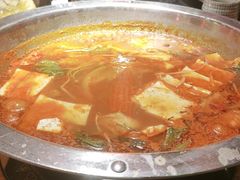 -野山舂·贵州现舂酸汤火锅(鸿通城店)