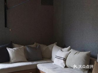 被改造后的建筑还是很有魅力的 原本建筑结构就是一大特