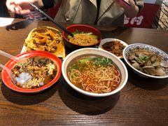 -爆炸头阿姨小四川正宗川味小吃(无任何分店)