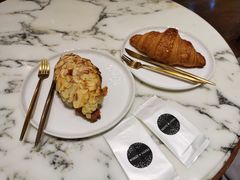 杏仁羊角可颂-WHEAT&BAKER-麥(凯德来福士店)