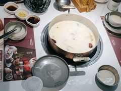-洪氏嗨捞·广东猪肚鸡·椰子鸡火锅(西咸万象城店)