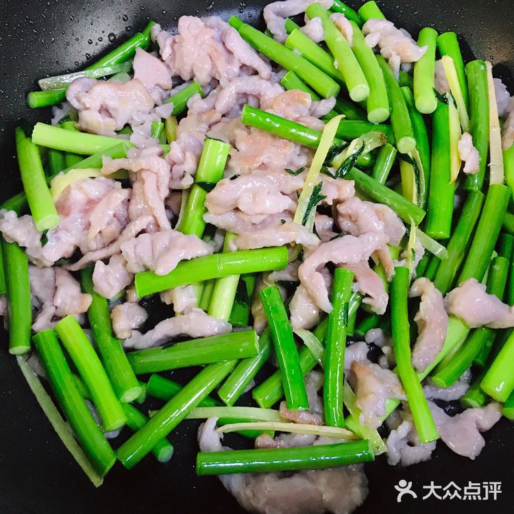 我家年菜之蒜苔炒肉，美味可口颜值高！