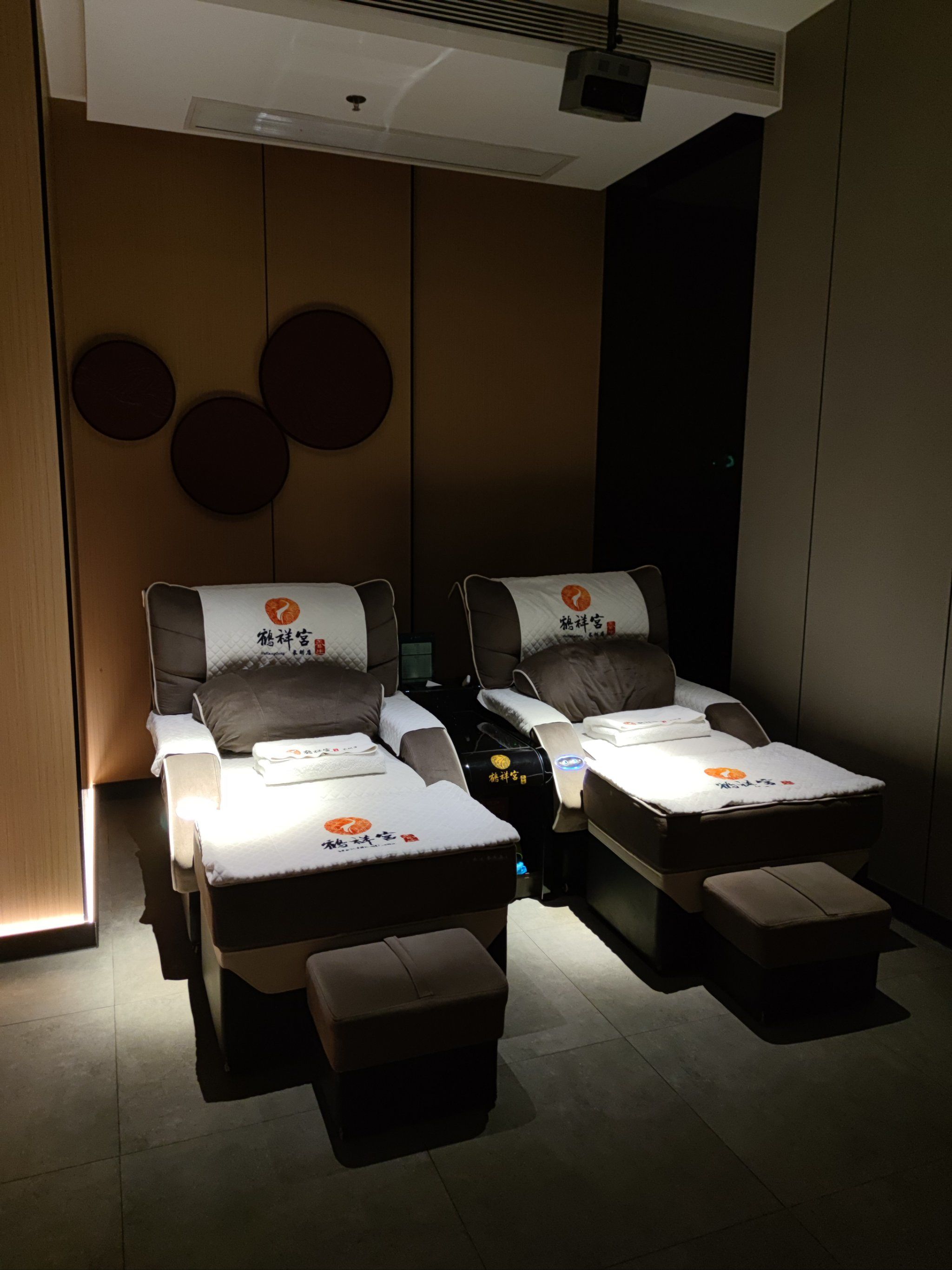 仿佛置身私人影院.而足疗服务更是惊艳,足疗师手法专业