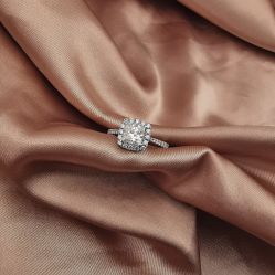 -威德钻石-克拉钻大本营(南京东路店)