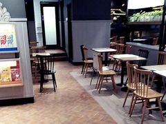 用餐区-肯德基(广场南路店)