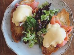 班尼迪克蛋-ROAST coffee & eatery