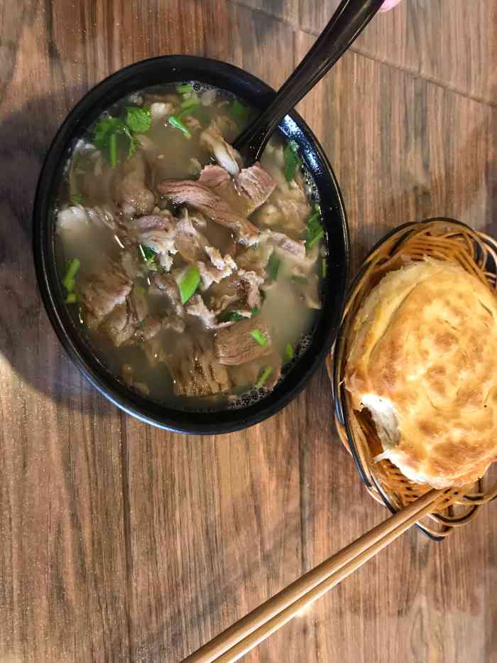 刘一碗羊肚(解放路店)-"很惊喜的一次品尝.店面很大,位置很多.
