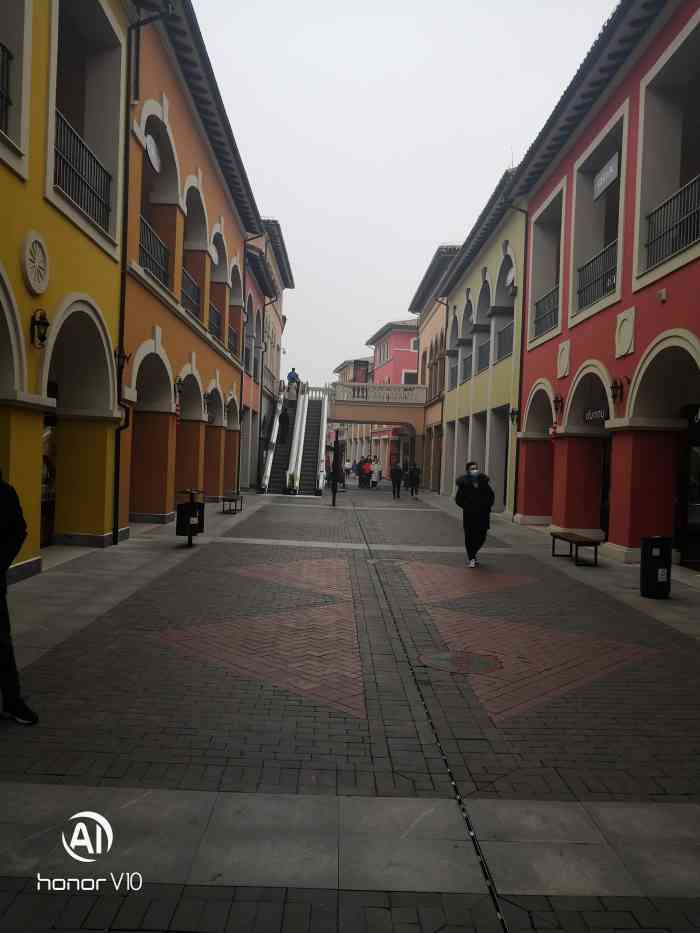 北国奥特莱斯-"北国奥特莱斯,开业有一段时间了,一直没有.