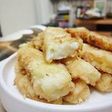 待其冷却后，放入冰箱冷藏三小时；4，将冻住的牛奶条切条