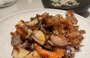 Braised Sea Shrimp with Garlic